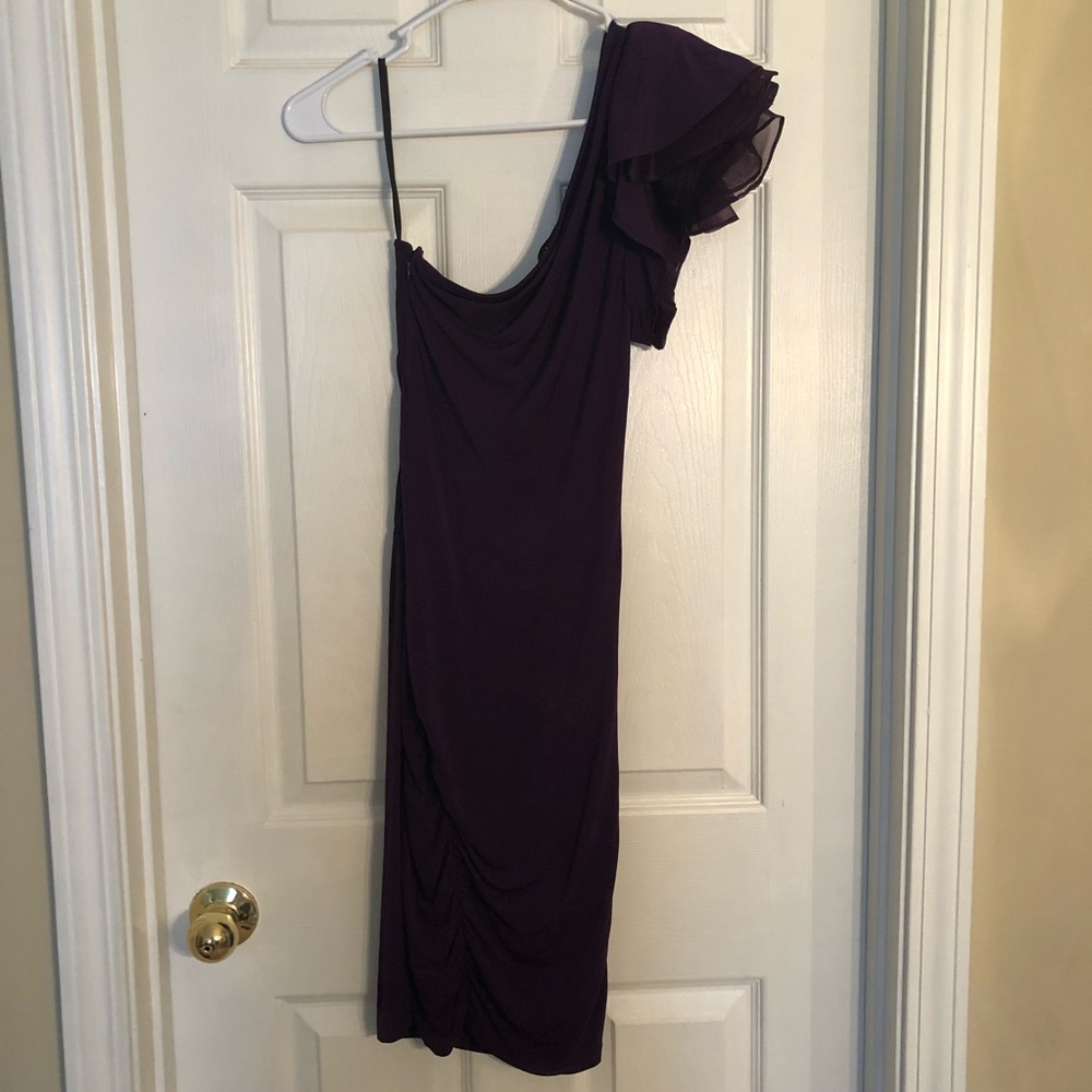 ❌SOLD❌✨HP✨Bebe purple one shoulder dress size xs - Picture 4 of 8